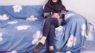 secretaryاگه با کارمندای شرکت خوب کنار بیای اینجا بهت خوش میگذره منم سفارشتو میکنم. داستانی مکالمه